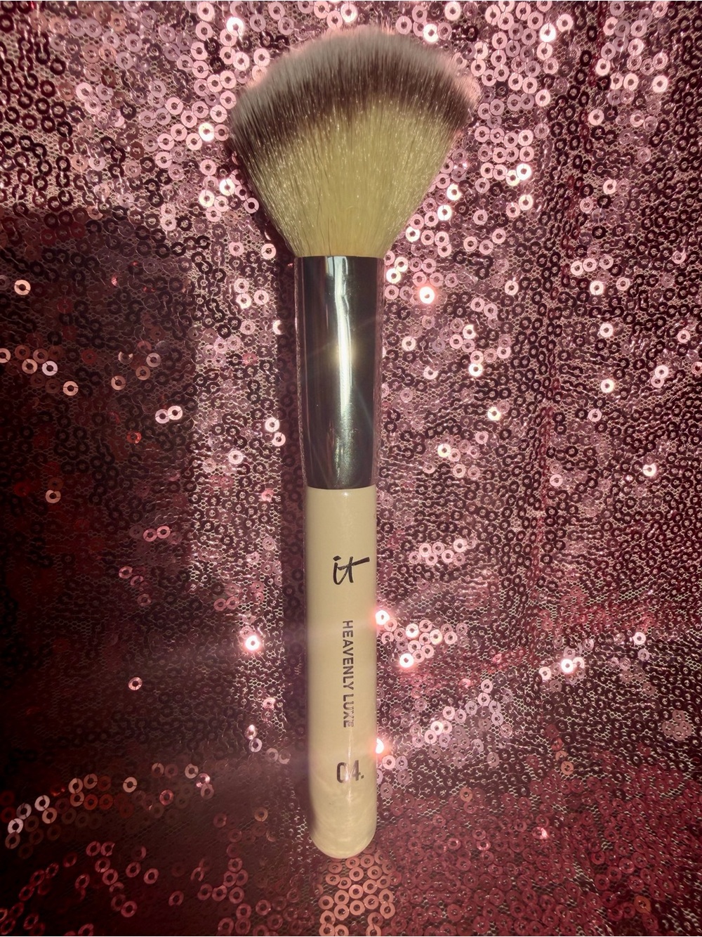 It Cosmetics Heavenly Luxe Powder Brush C4